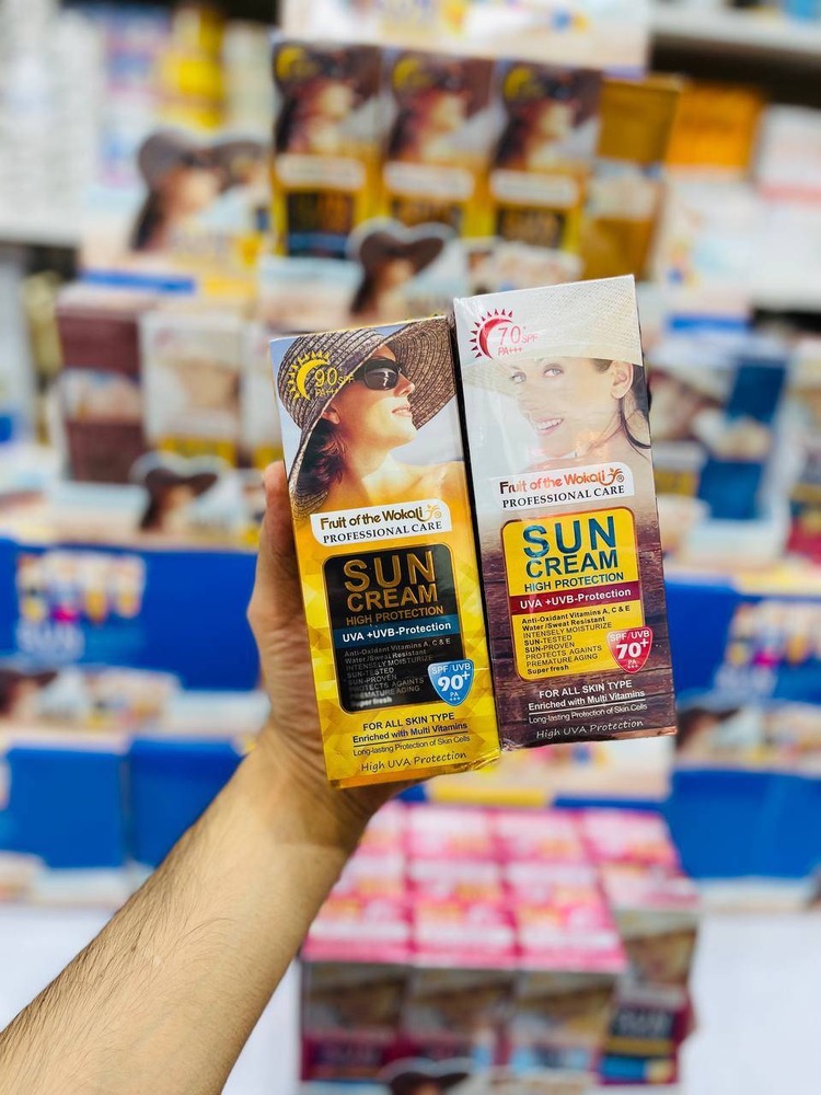💕ضد آفتاب بی رنگ وکالی اصلی💕 ✨فوق العاده پرطرفدار  ✨مقاوم در برابر آفتاب و اشعه های مضر ✨آبرسان و مرطوب کننده ✨